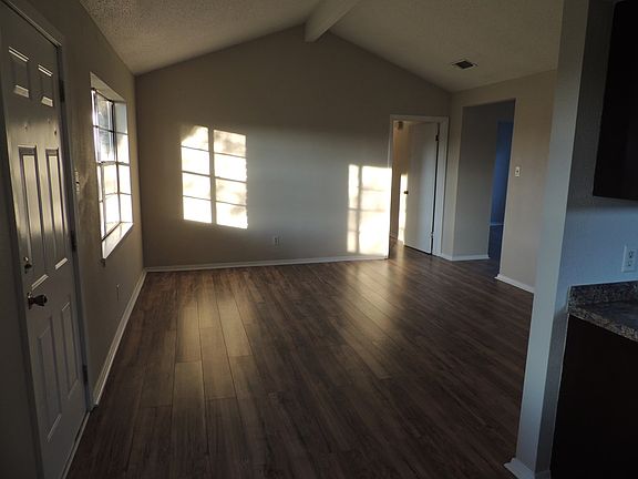 3rd image of 1117 Brookhollow Dr