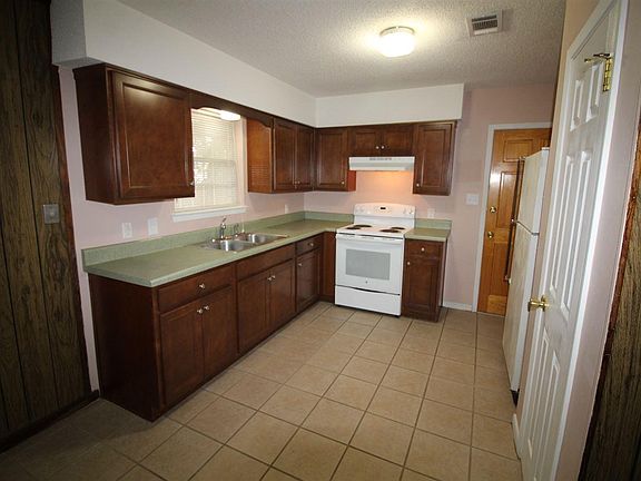 3rd image of 2810 Donley St