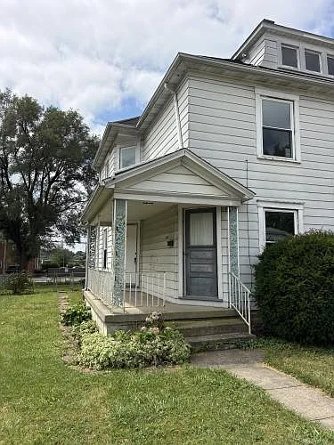 2 bed, 1.5 bath, 1200 sqft, $1,100 — Photo 2