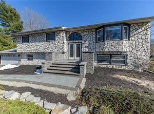 6 Yale Ct, East Brunswick, NJ 08816