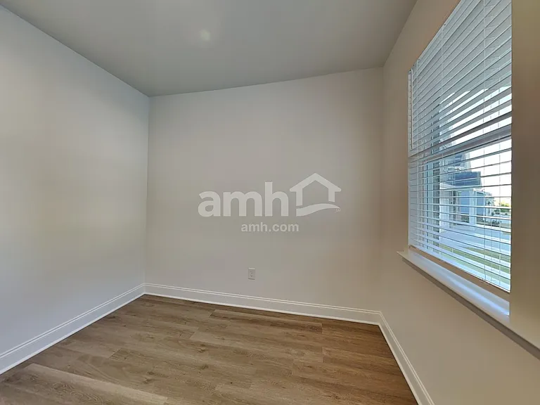 910 Carnelian Ln — Photo 8