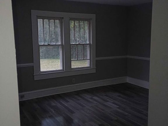 5th image of 404 Chisholm St