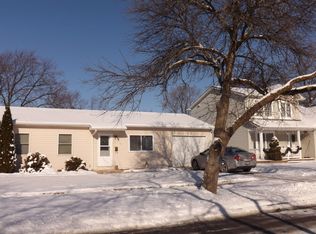 816 Hillside Dr, Streamwood, IL 60107