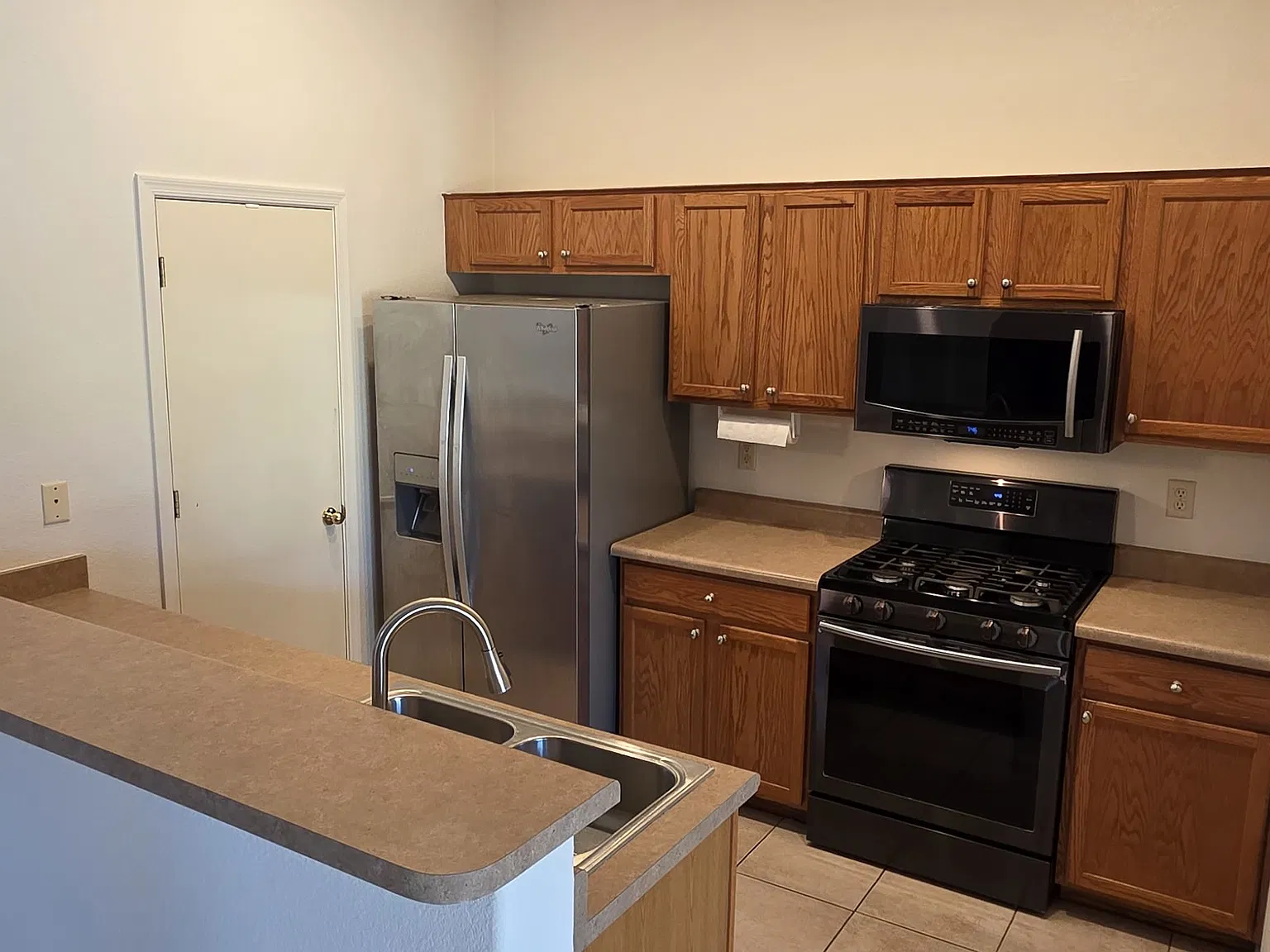 2 bed, 969 sqft, $1,500 — Photo 4