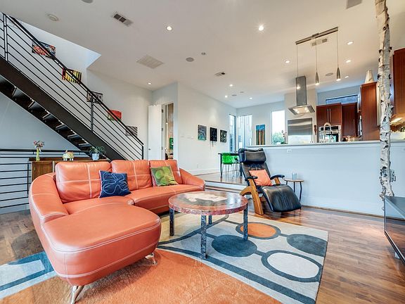 4th image of 433 Trinity River Cir