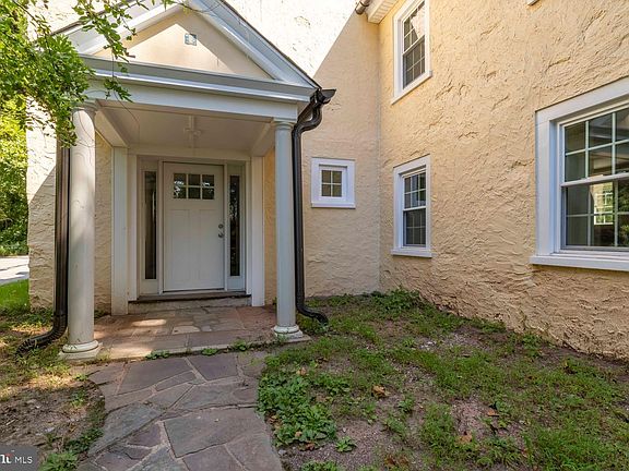 2nd image of 2315 Hickory Rd
