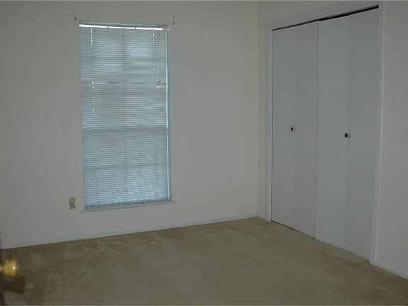 3rd image of 205 Redbud Cir