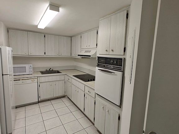 4th image of 999 Brickell Bay Dr APT 708