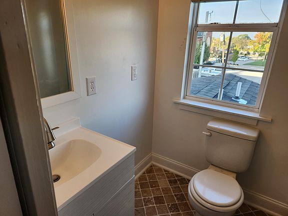 3rd image of 1046 High St #Bau10485