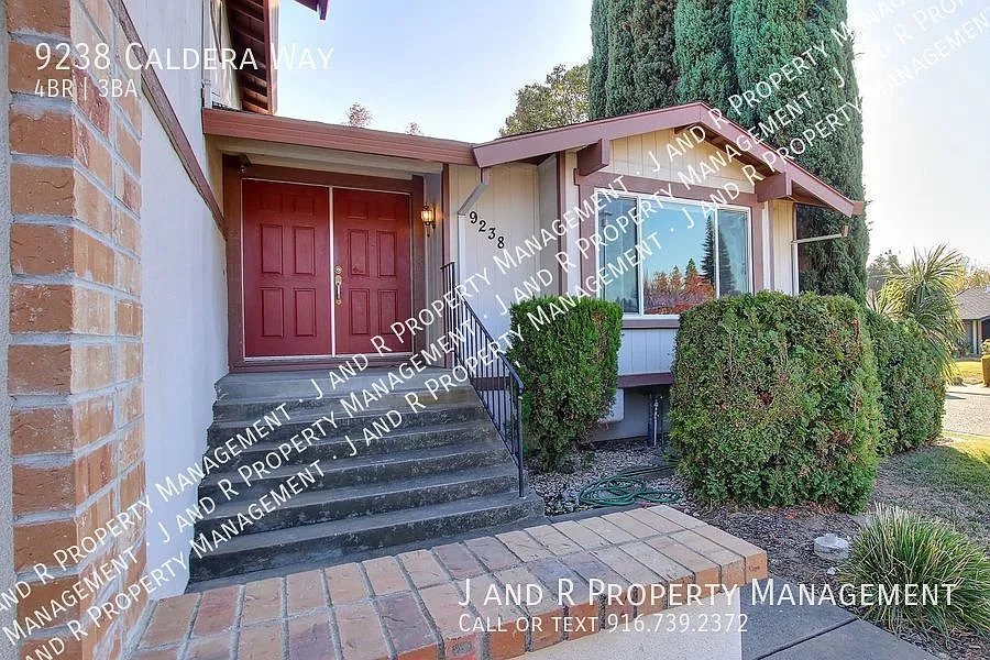 4 Bedroom in Rosemont — Photo 2