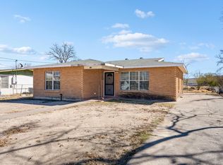 810 W 3rd St, Del Rio, TX 78840