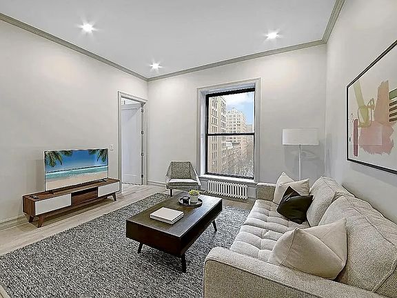 3rd image of 250 W 91st St #2E