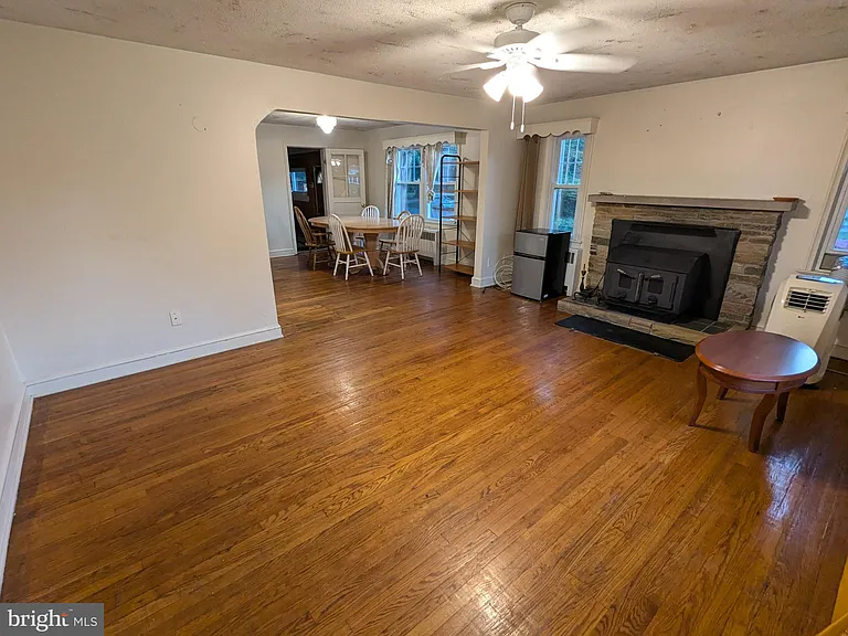 21 Steinway Ave — Photo 5