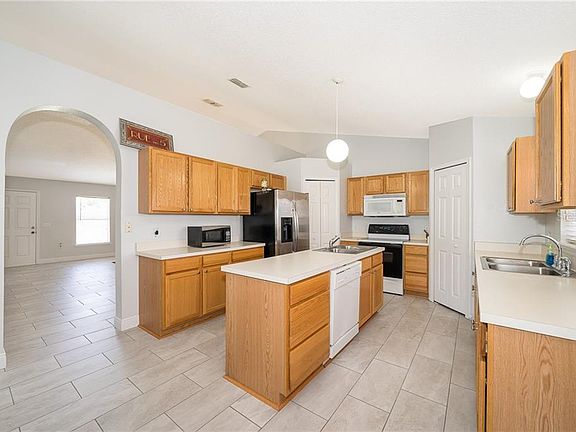 4th image of 812 Savona Pl