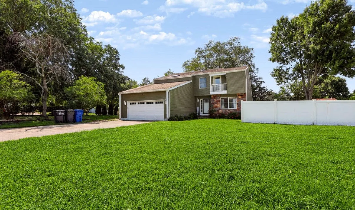 4 bed, 2.5 bath, 2400 sqft, $4,000 — Photo 3