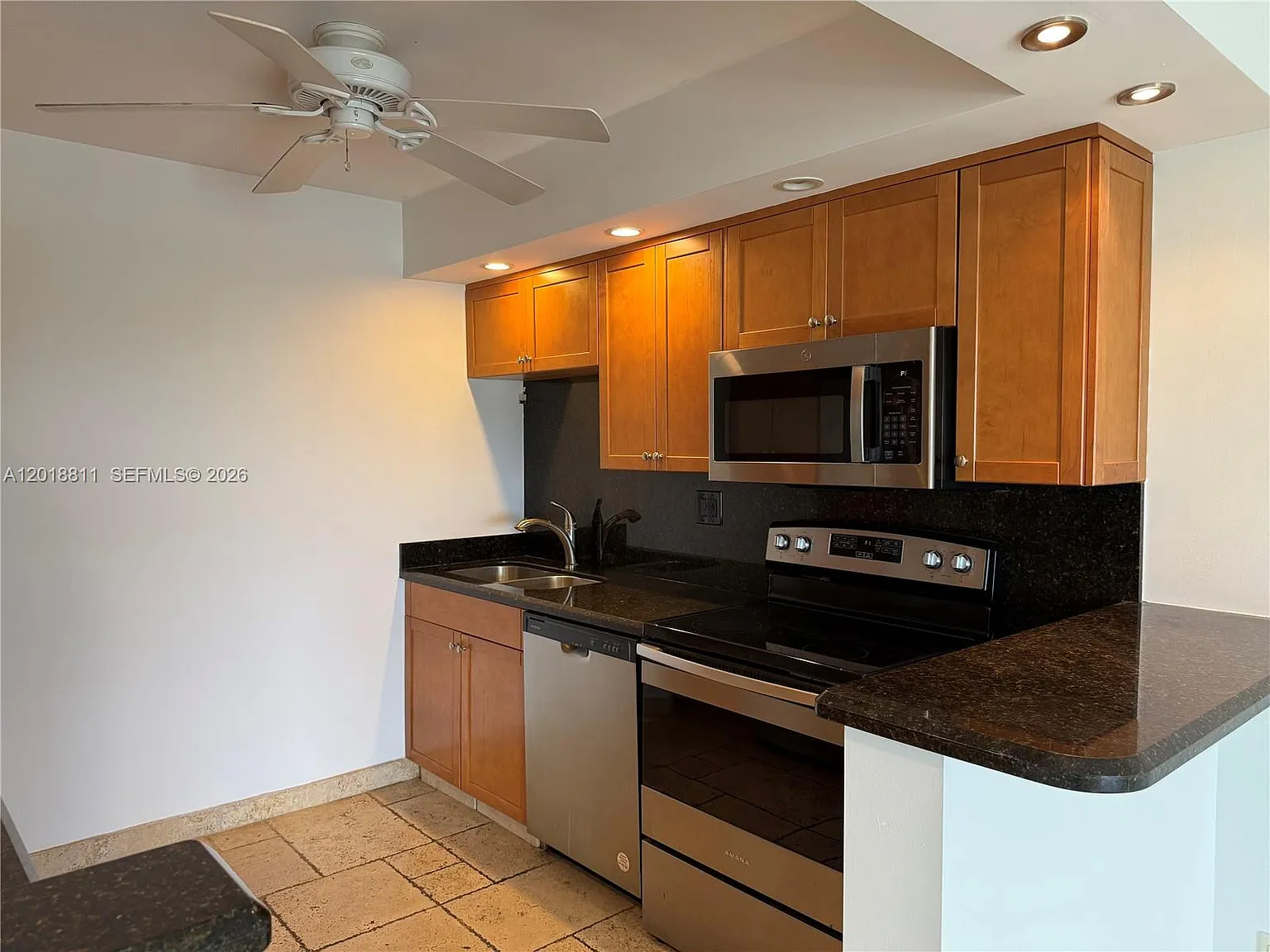 Lauderdale Tower Condo — Photo 3