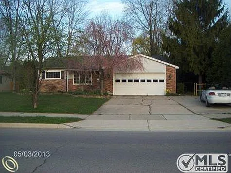 76 Michigan Ave photo 1