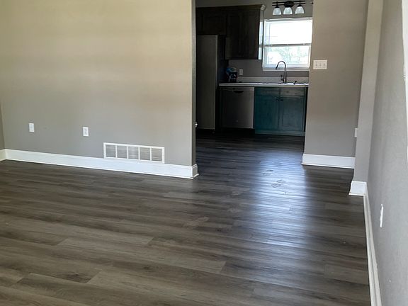 Family room entrance to kitchenette