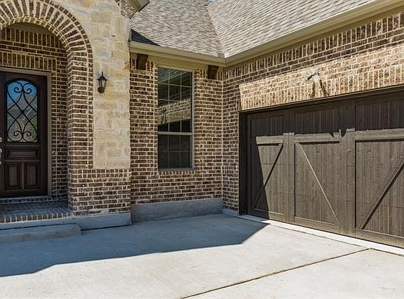 3rd image of 901 Amber Knoll Dr