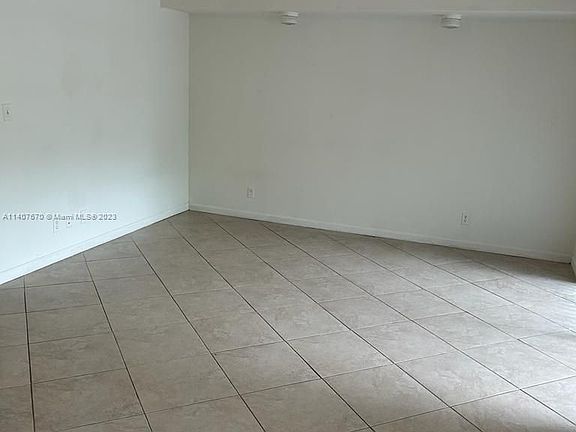 3rd image of 4007 N University Dr #212