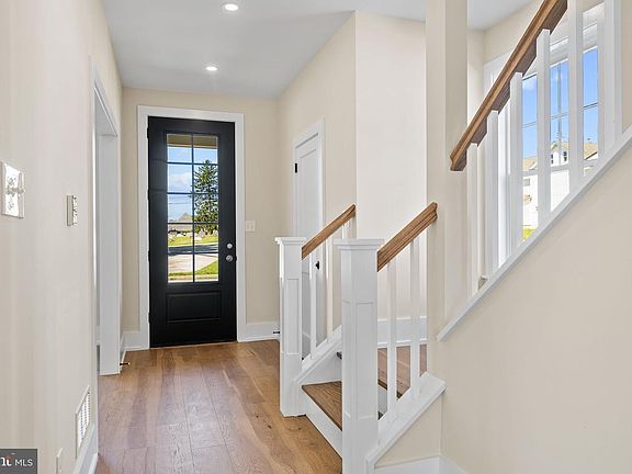 4th image of 159 Channing Ave