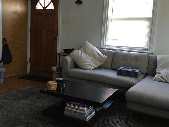4th image of 656 W Park Ln #1