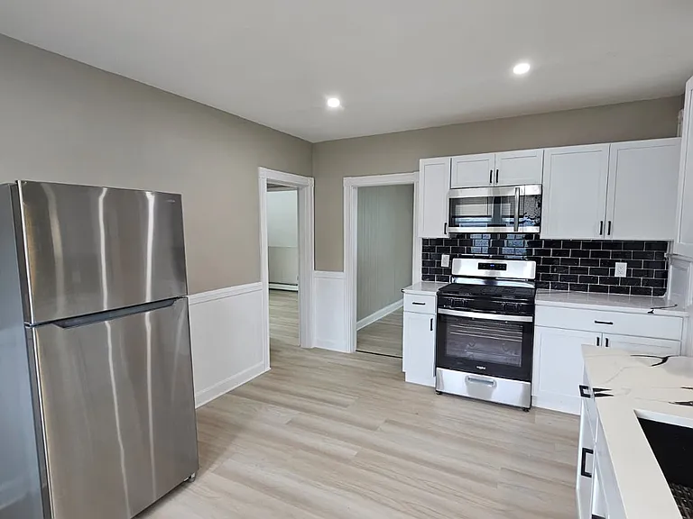 100 Linwood Ave #3 — Photo 4