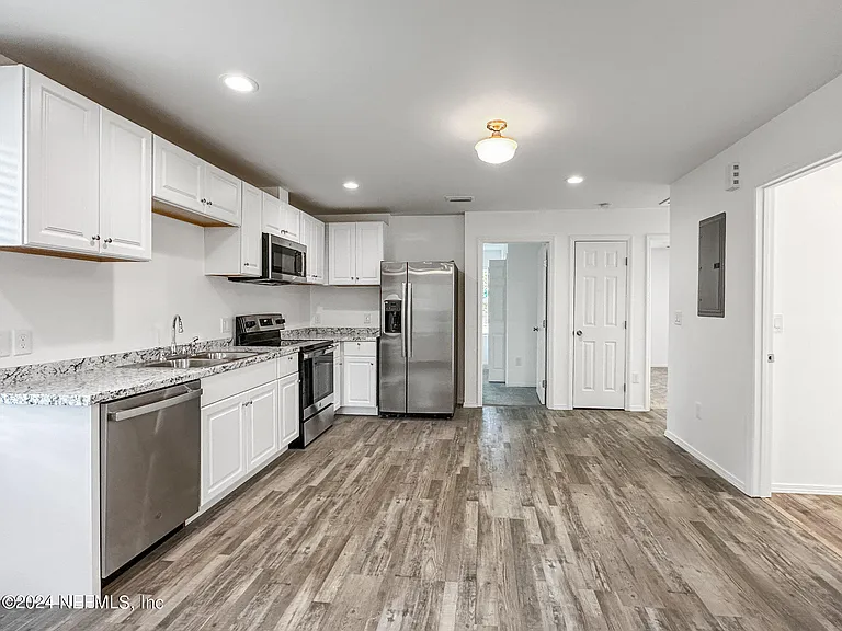2220 Flesher Ave — Photo 8