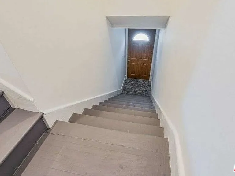 110 S Alexandria Ave — Photo 12
