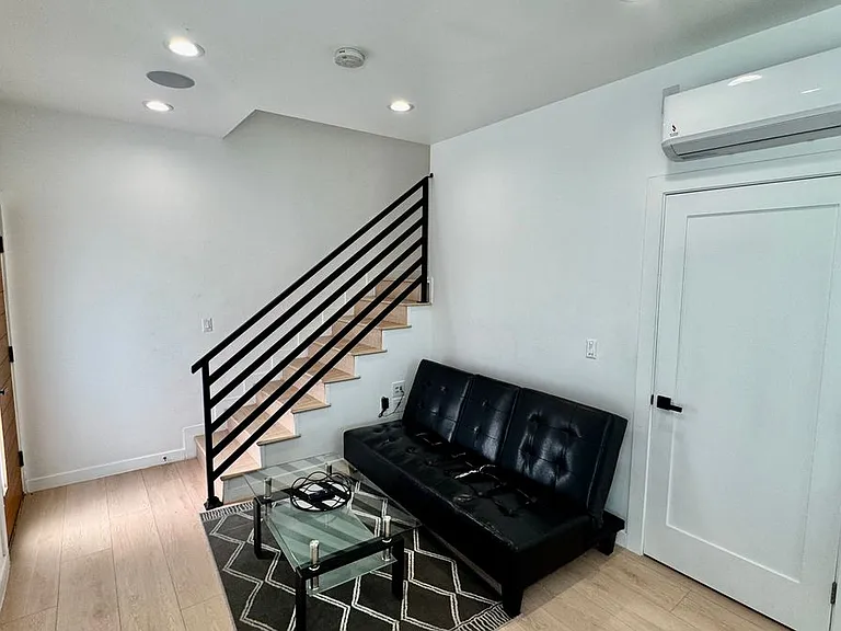 2681 Pomeroy Ave #1/4 — Photo 8