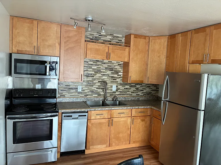 1428 W 25th Ave #6 — Photo 1