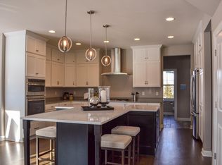 W78N375 Prairie View Rd, Cedarburg, WI 53012