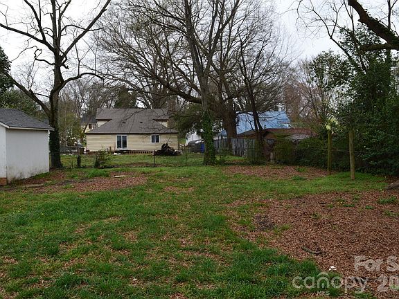 4th image of 207 Magnolia St