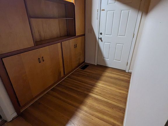 foyer with built-in cabinet