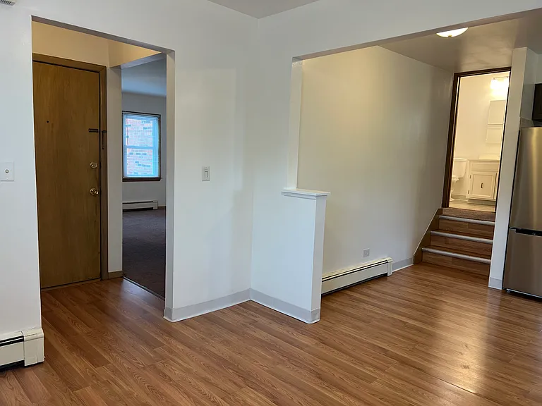 Front door/ Dinning/ Kitchen/ Bathroom