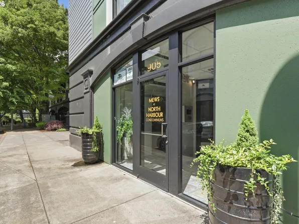 905 N Harbour Dr, Portland, OR 97212