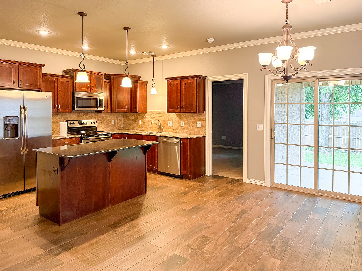 3 bed, 1429 sqft, $1,695 — Photo 2