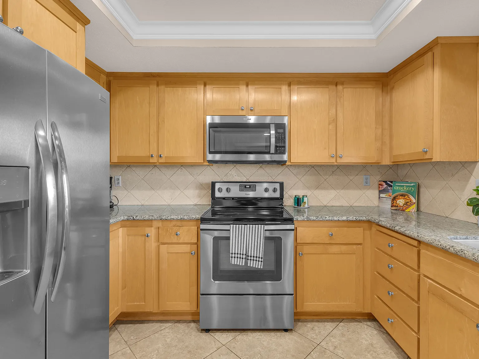 3 bed, 2051 sqft, $5,500 — Photo 3