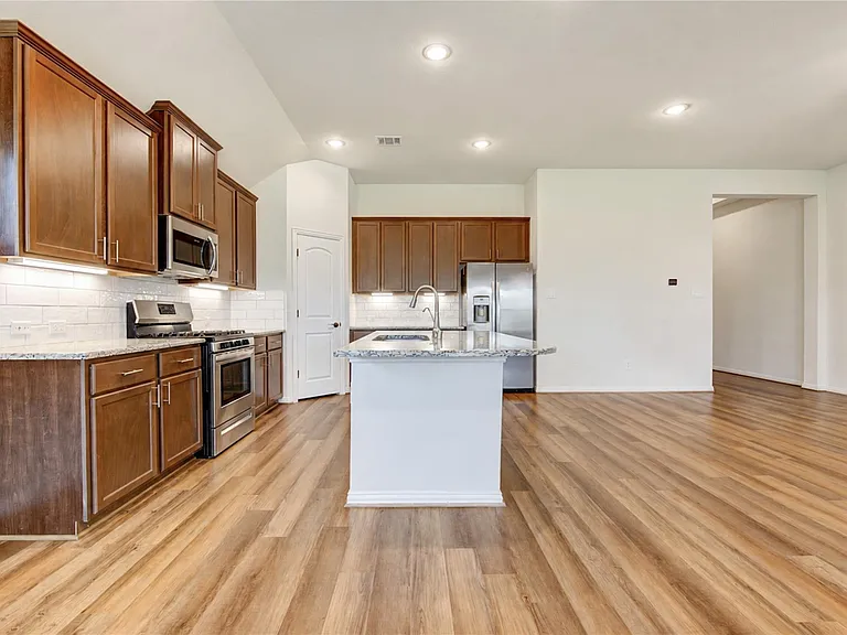 101 Sunray Creek Dr — Photo 3
