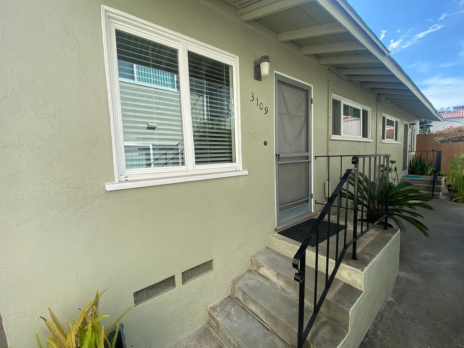 1 bed, 500 sqft, $1,900 — Photo 1