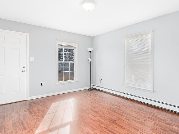 4th image of 180 Berkshire St Unit 1