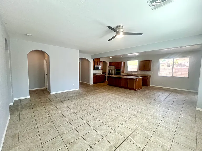 576 Glassford Ct — Photo 10