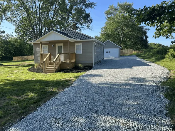 7327 Clearhaven St NE, East Canton, OH 44730