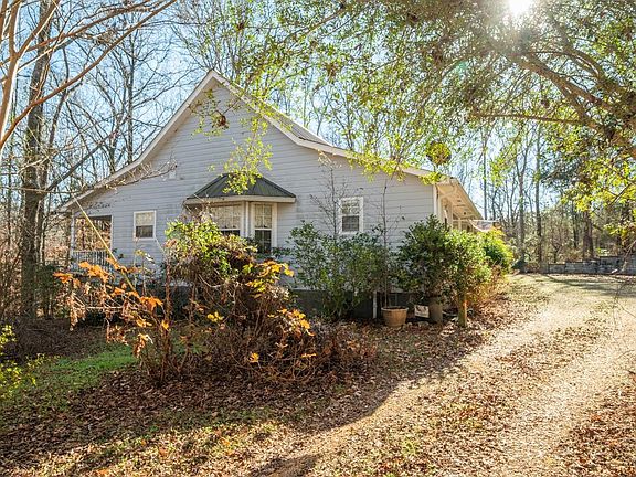 3rd image of 243 Brenda Ln