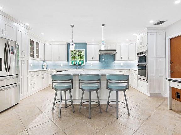 3rd image of 1205 SW 18th Court