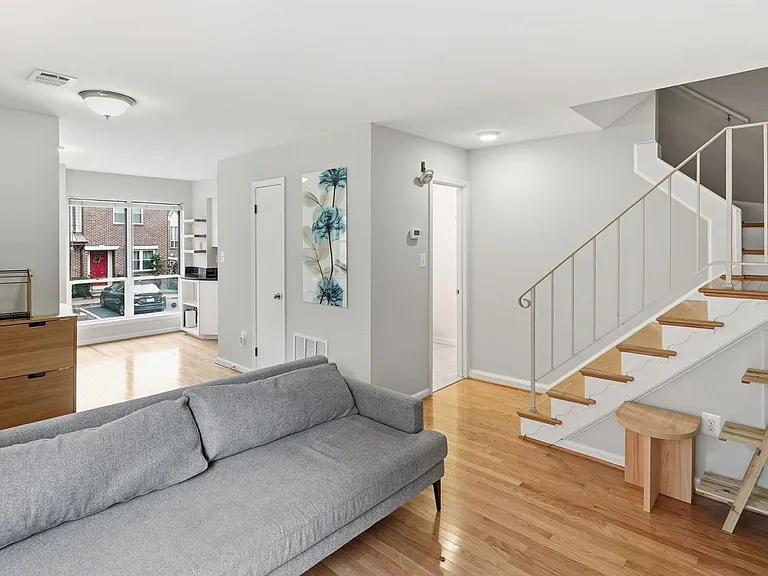 1113 N Vernon St — Photo 4