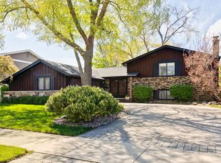 1607 E Suffield Dr, Arlington Heights, IL 60004