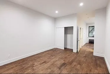 Rented by ER (DO NOT USE)