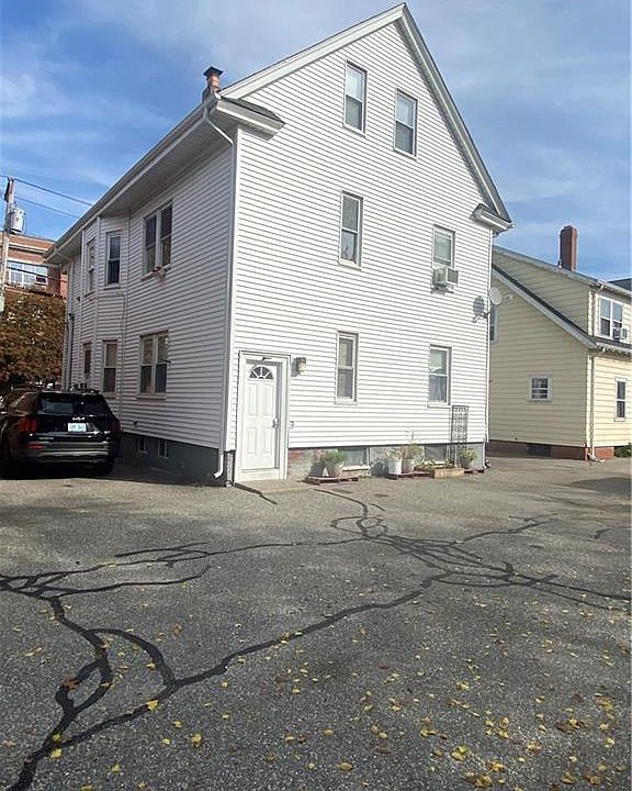 2nd image of 904 Park Ave