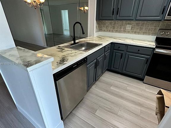 3rd image of 8001 Fairview Dr APT 101